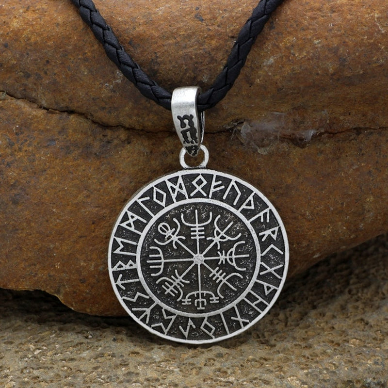 Vegvísir Elder Futhark Talisman