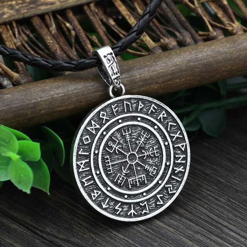 Vegvísir Elder Futhark Talisman