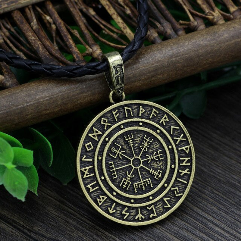 Vegvísir Elder Futhark Talisman