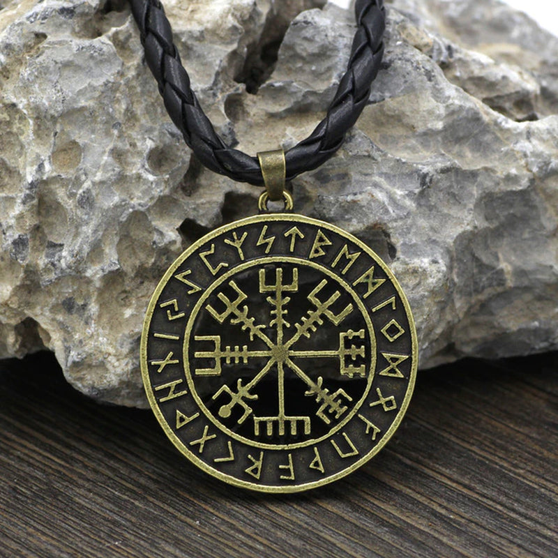 Vegvísir Elder Futhark Talisman