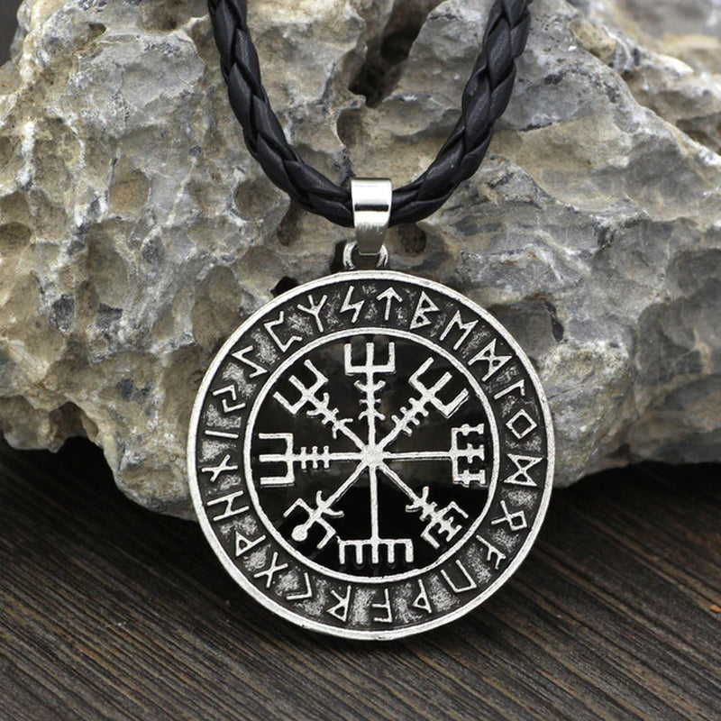 Vegvísir Elder Futhark Talisman