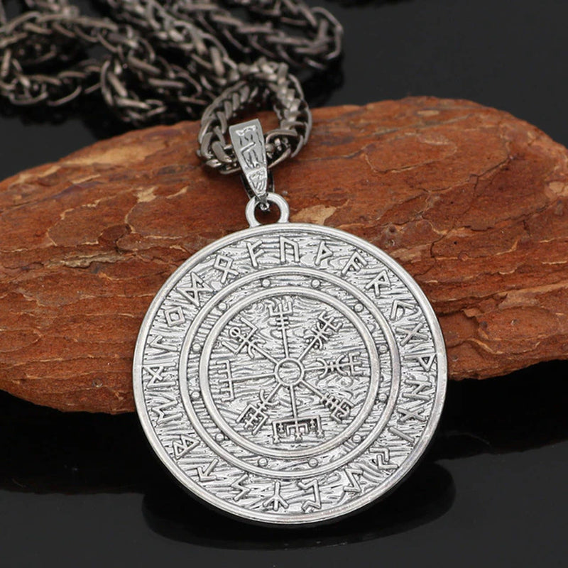 Vegvísir Elder Futhark Talisman