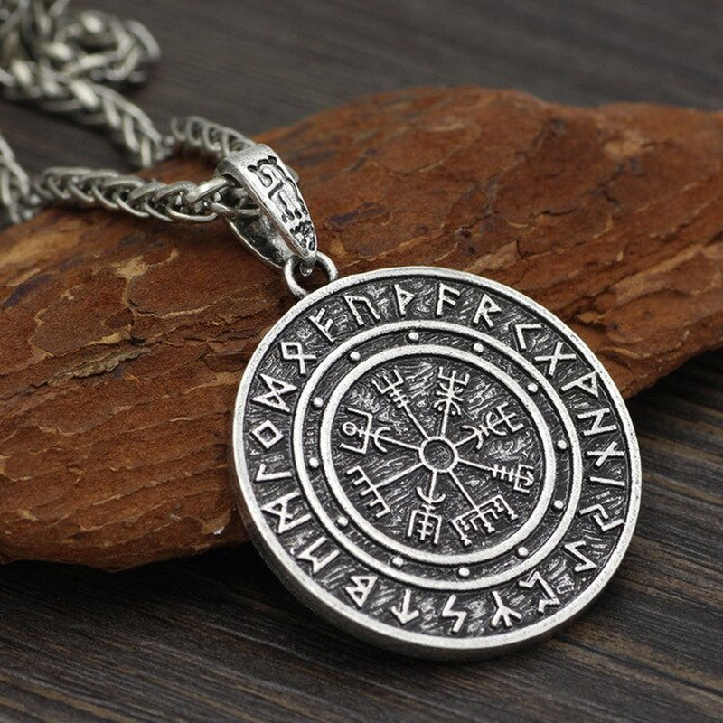 Vegvísir Elder Futhark Talisman